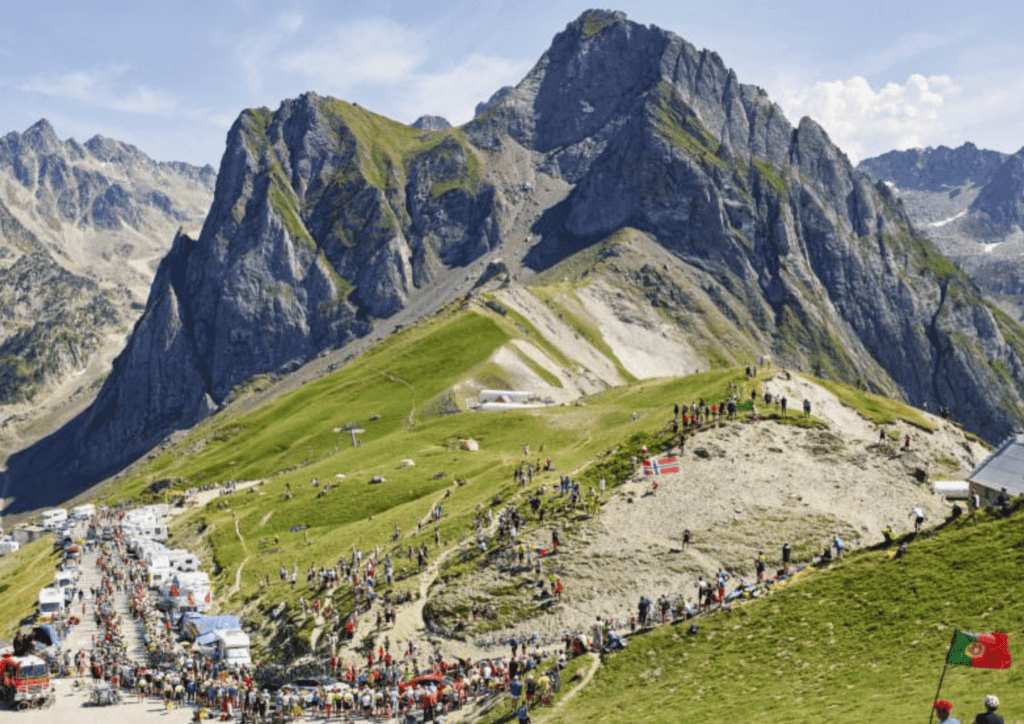 the tour de france cyclists going up Col du Tourmalet