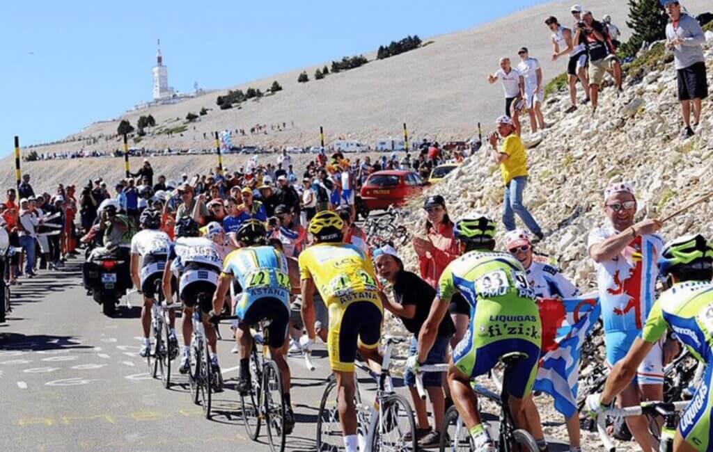 the tour de france cyclists going up mount Ventoux